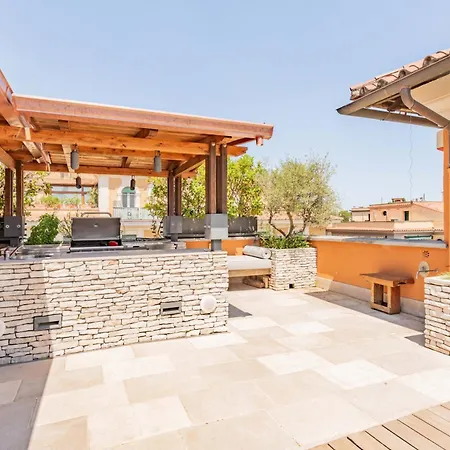 Lägenhet Mrbrown Luxury Terrace With Pool Rom