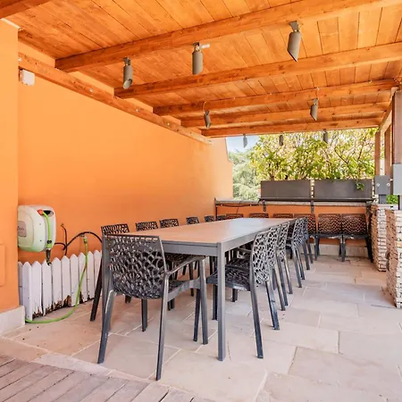 Mrbrown Luxury Terrace With Pool Apartman