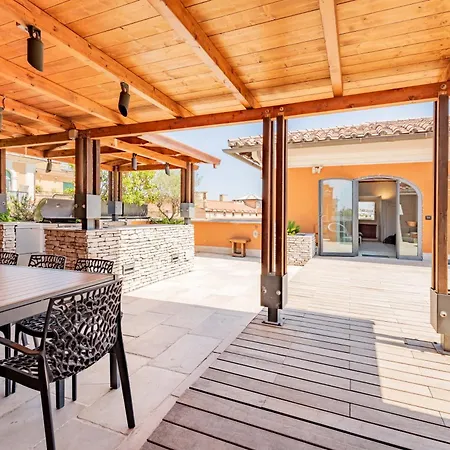 Mrbrown Luxury Terrace With Pool